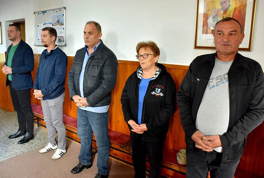 Polaganjem vijenaca i svetom misom obilježen Dan branitelja brestovačkog kraja