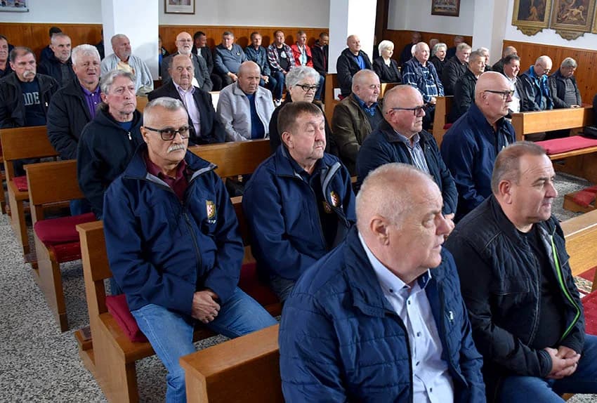 Polaganjem vijenaca i svetom misom obilježen Dan branitelja brestovačkog kraja