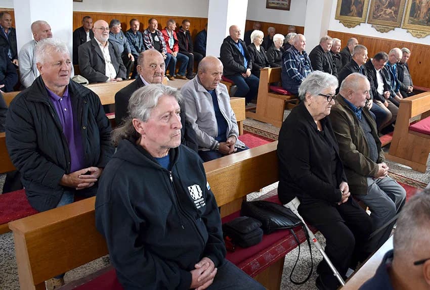 Polaganjem vijenaca i svetom misom obilježen Dan branitelja brestovačkog kraja