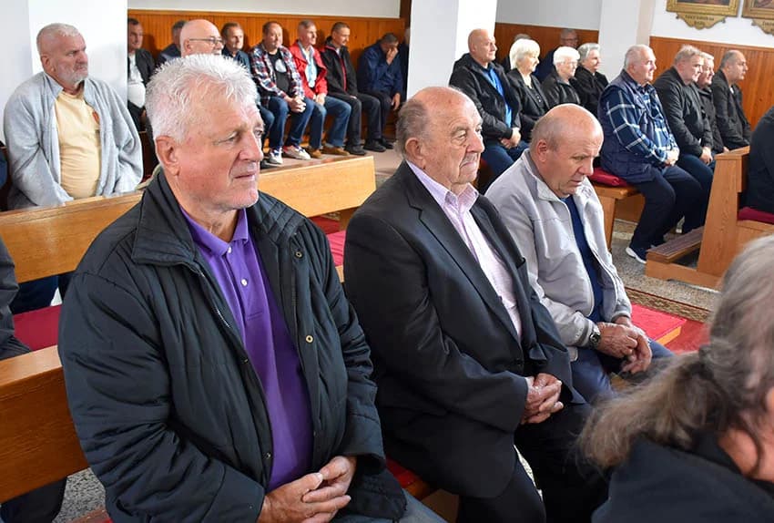 Polaganjem vijenaca i svetom misom obilježen Dan branitelja brestovačkog kraja