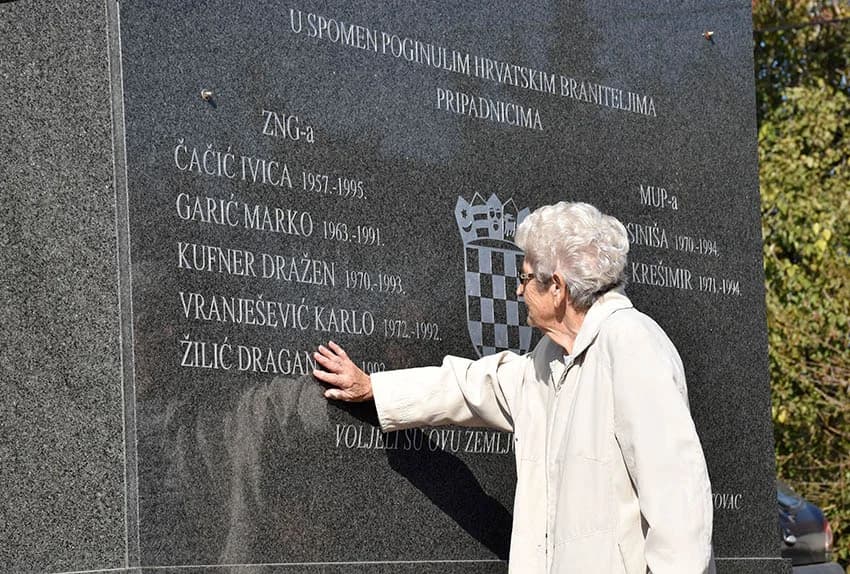 Polaganjem vijenaca i svetom misom obilježen Dan branitelja brestovačkog kraja