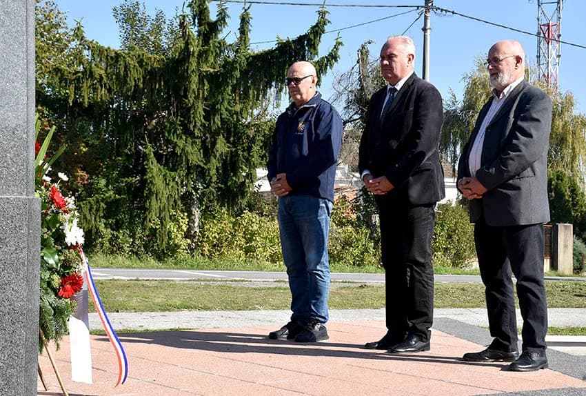Polaganjem vijenaca i svetom misom obilježen Dan branitelja brestovačkog kraja