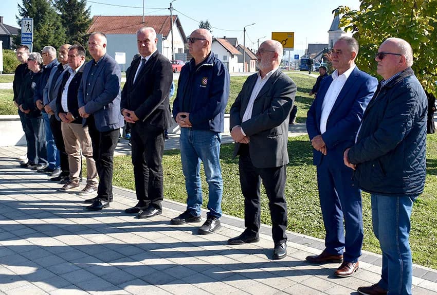 Polaganjem vijenaca i svetom misom obilježen Dan branitelja brestovačkog kraja