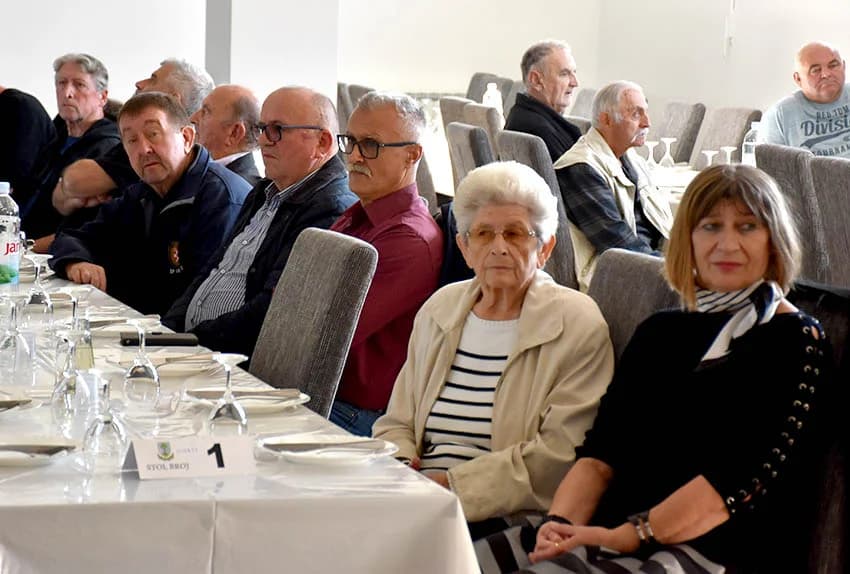 Polaganjem vijenaca i svetom misom obilježen Dan branitelja brestovačkog kraja