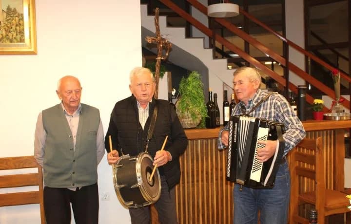 VINARIJA MARKOTA: Glazbeno-poetska večer s Blankom Došen i „Šljivovom granom“