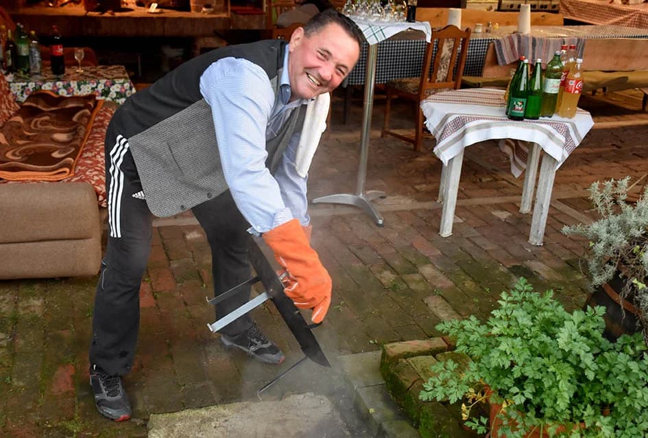 ČLANOVI KAPTOLAČKOG „VINO-KAPA“ GOSTI NOVOKAPELAČKIH I ORIOVAČKIH VINARA: Uz pečene kestene i druge delicije kušano mlado vino