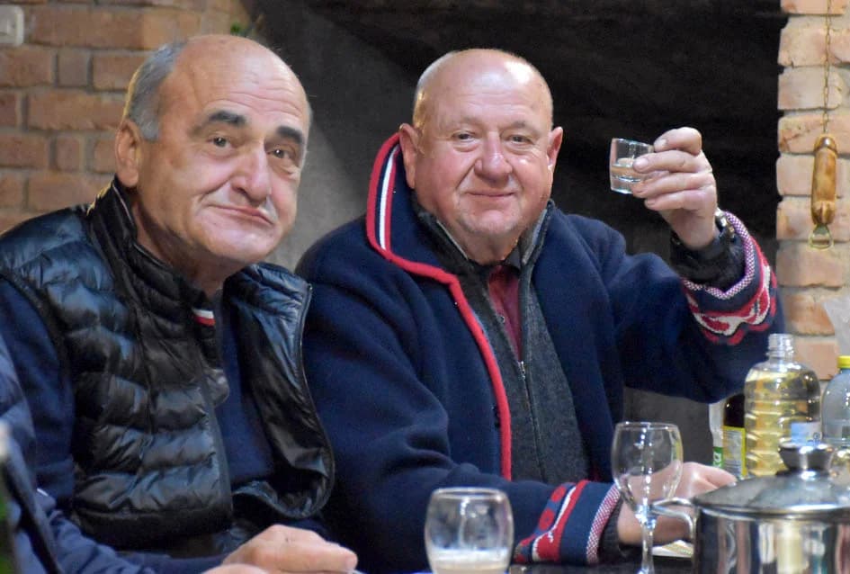 ČLANOVI KAPTOLAČKOG „VINO-KAPA“ GOSTI NOVOKAPELAČKIH I ORIOVAČKIH VINARA: Uz pečene kestene i druge delicije kušano mlado vino