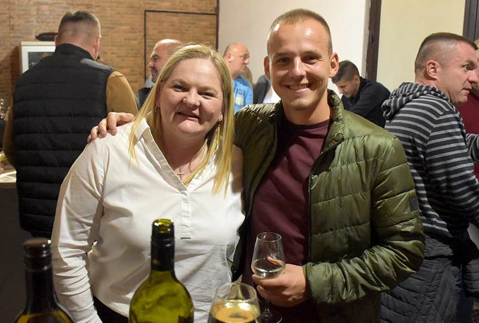 POČEO MARTINJSKI POHOD VINSKOG KARDINALA VLADE BAUERA: Mara Bek, vinska kuma obitelji Pavić iz Vetova