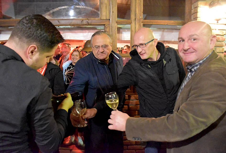 POČEO MARTINJSKI POHOD VINSKOG KARDINALA VLADE BAUERA: Mara Bek, vinska kuma obitelji Pavić iz Vetova