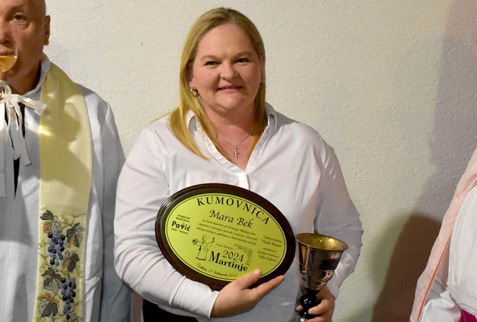 POČEO MARTINJSKI POHOD VINSKOG KARDINALA VLADE BAUERA: Mara Bek, vinska kuma obitelji Pavić iz Vetova