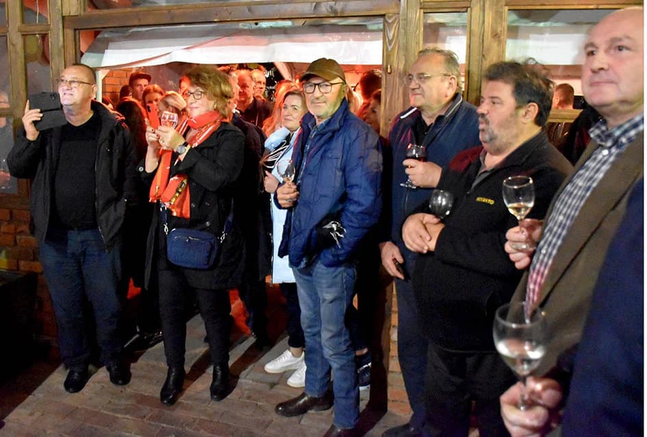 POČEO MARTINJSKI POHOD VINSKOG KARDINALA VLADE BAUERA: Mara Bek, vinska kuma obitelji Pavić iz Vetova