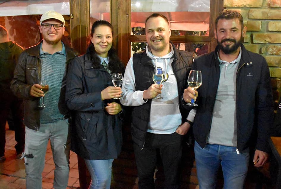 POČEO MARTINJSKI POHOD VINSKOG KARDINALA VLADE BAUERA: Mara Bek, vinska kuma obitelji Pavić iz Vetova