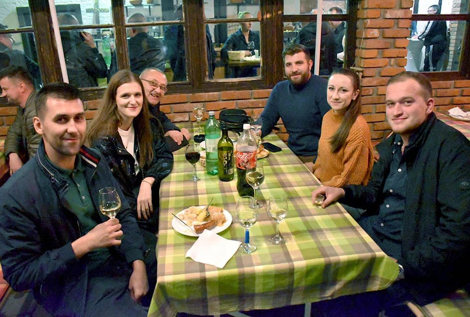 POČEO MARTINJSKI POHOD VINSKOG KARDINALA VLADE BAUERA: Mara Bek, vinska kuma obitelji Pavić iz Vetova
