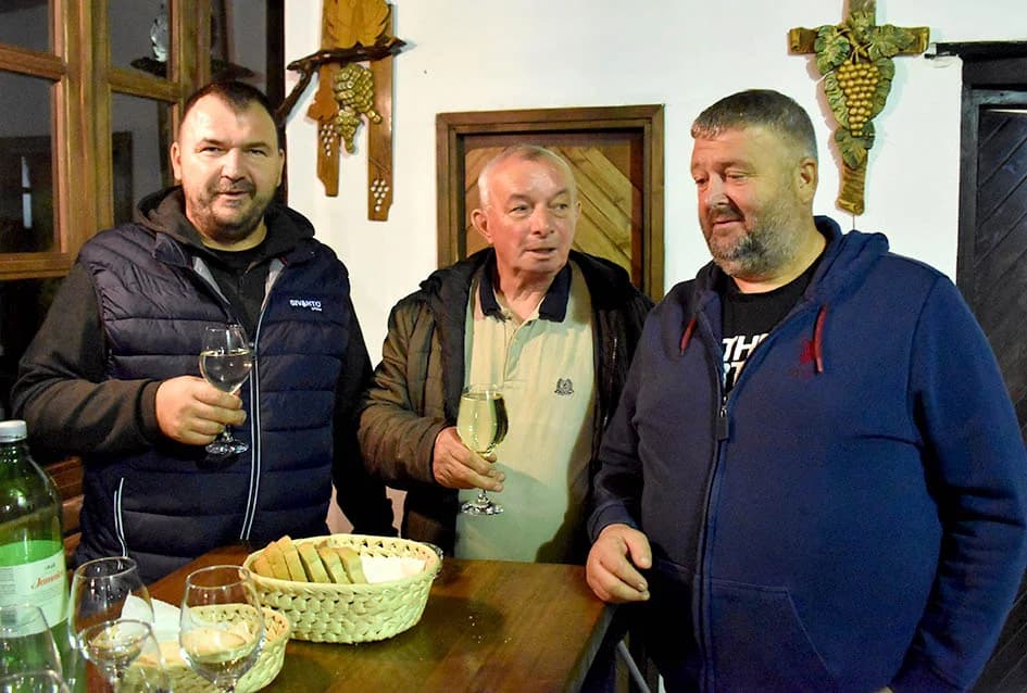 POČEO MARTINJSKI POHOD VINSKOG KARDINALA VLADE BAUERA: Mara Bek, vinska kuma obitelji Pavić iz Vetova