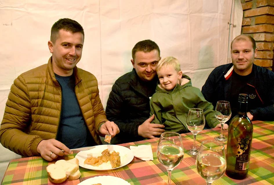 POČEO MARTINJSKI POHOD VINSKOG KARDINALA VLADE BAUERA: Mara Bek, vinska kuma obitelji Pavić iz Vetova