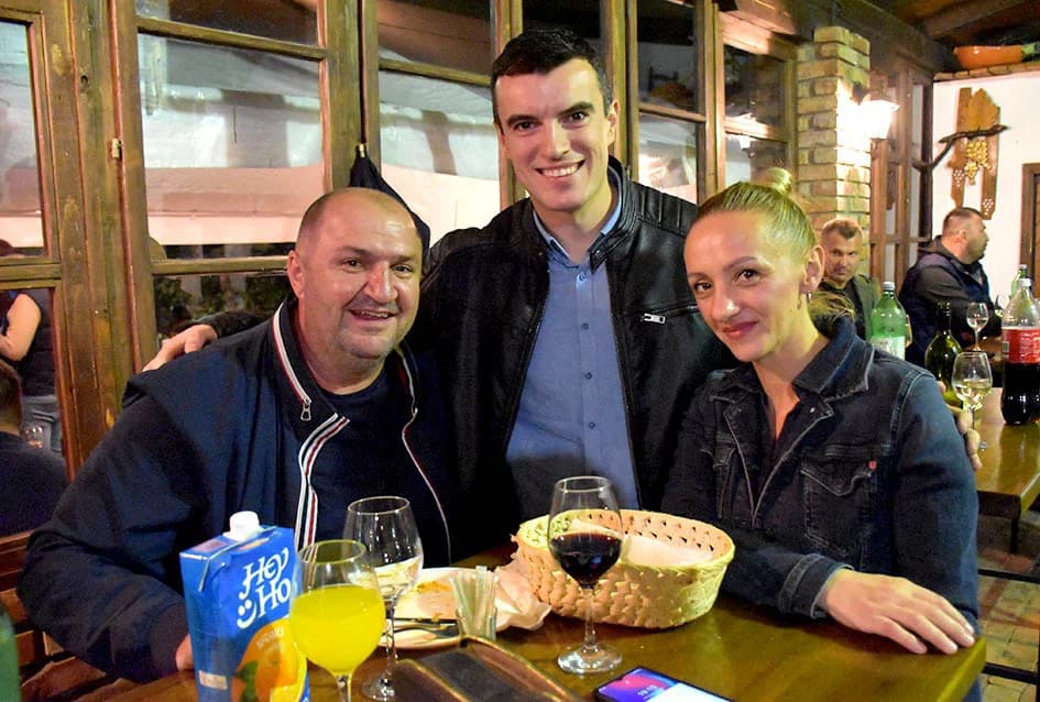 POČEO MARTINJSKI POHOD VINSKOG KARDINALA VLADE BAUERA: Mara Bek, vinska kuma obitelji Pavić iz Vetova