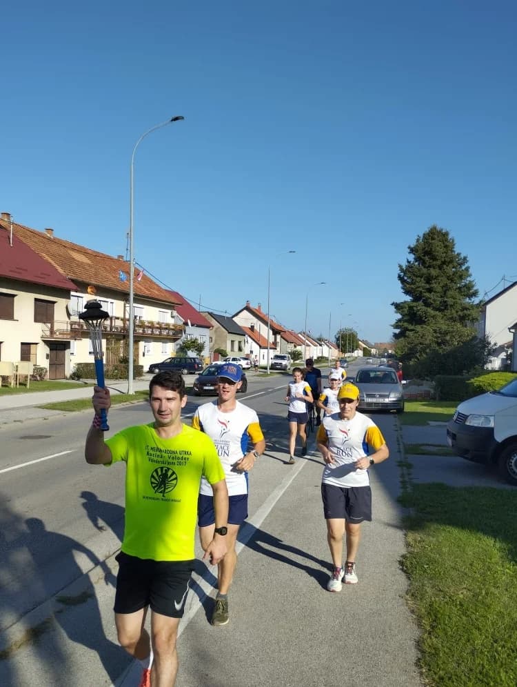Članovi Atletskog kluba Požega sudjelovali na utrci ʼVukovarskih 198ʼ i ʼUtrci miraʼ koja je prošla i kroz Požegu