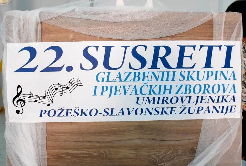 Deset pjevačkih skupina umirovljenika pokazalo umijeće izvođenje poznatih pjesama