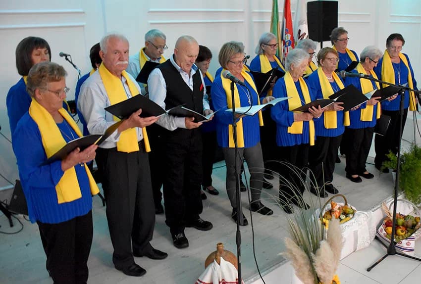 Deset pjevačkih skupina umirovljenika pokazalo umijeće izvođenje poznatih pjesama