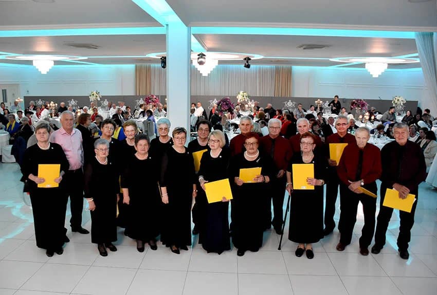 Deset pjevačkih skupina umirovljenika pokazalo umijeće izvođenje poznatih pjesama