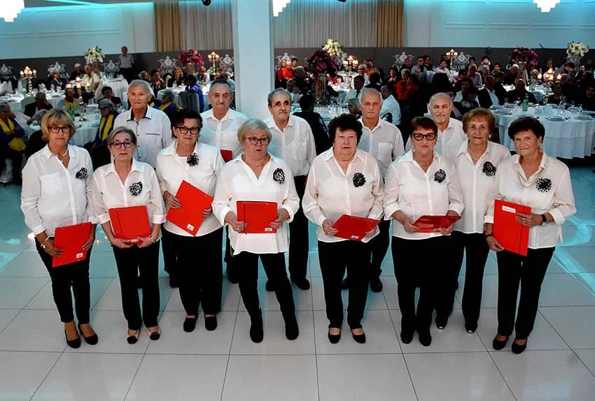 Deset pjevačkih skupina umirovljenika pokazalo umijeće izvođenje poznatih pjesama