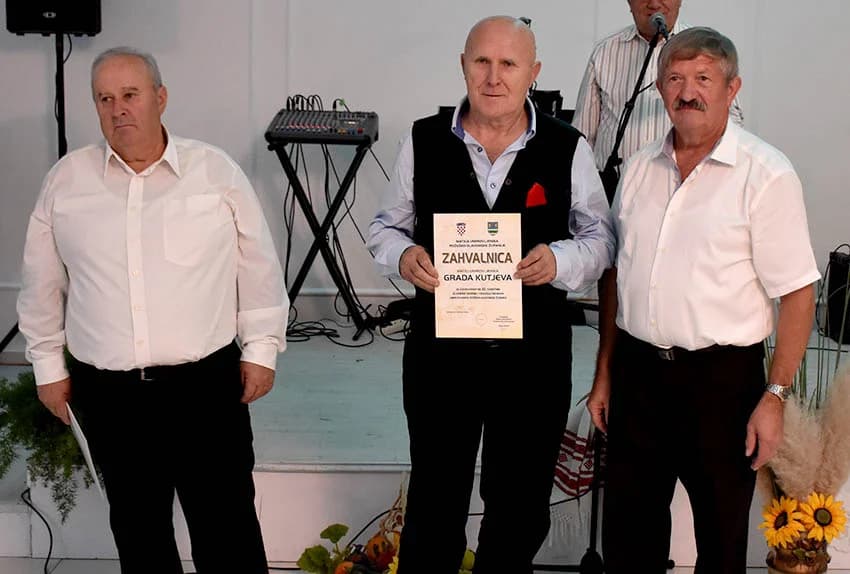 Deset pjevačkih skupina umirovljenika pokazalo umijeće izvođenje poznatih pjesama