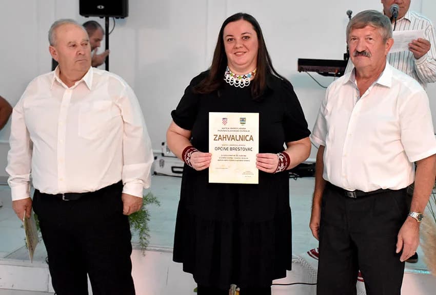 Deset pjevačkih skupina umirovljenika pokazalo umijeće izvođenje poznatih pjesama