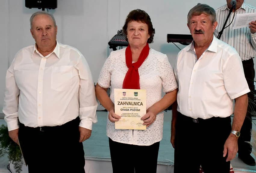 Deset pjevačkih skupina umirovljenika pokazalo umijeće izvođenje poznatih pjesama