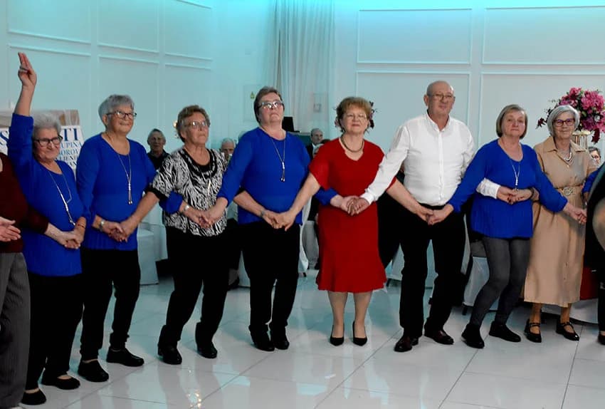 Deset pjevačkih skupina umirovljenika pokazalo umijeće izvođenje poznatih pjesama