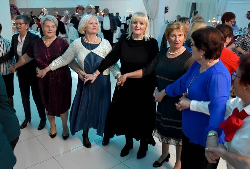 Deset pjevačkih skupina umirovljenika pokazalo umijeće izvođenje poznatih pjesama
