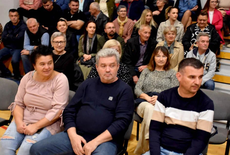 Raskoš svirke kaptolačkih tamburaša izvedbom svjetske i domaće glazbe
