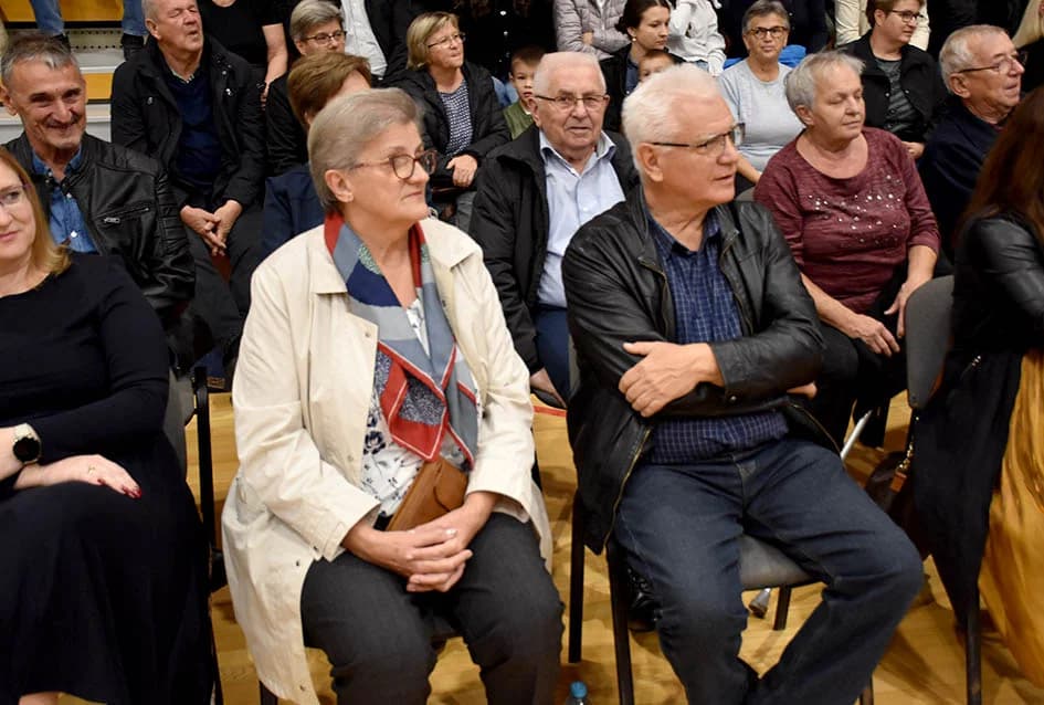 Raskoš svirke kaptolačkih tamburaša izvedbom svjetske i domaće glazbe