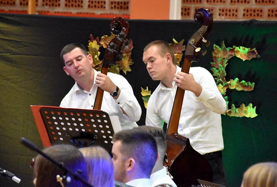 Raskoš svirke kaptolačkih tamburaša izvedbom svjetske i domaće glazbe