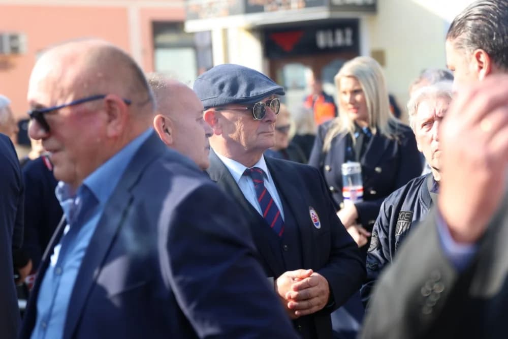 Kod spomen obilježja na Trgu 123. brigade odana dužna počast svim poginulima, nestalima i umrlima pripadnicima slavne vojne postrojbe