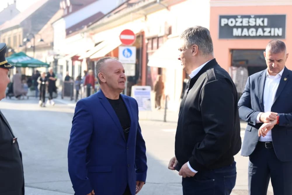 Kod spomen obilježja na Trgu 123. brigade odana dužna počast svim poginulima, nestalima i umrlima pripadnicima slavne vojne postrojbe