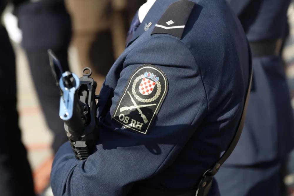 Kod spomen obilježja na Trgu 123. brigade odana dužna počast svim poginulima, nestalima i umrlima pripadnicima slavne vojne postrojbe