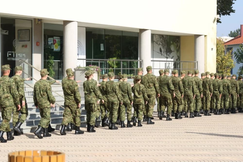 Kod spomen obilježja na Trgu 123. brigade odana dužna počast svim poginulima, nestalima i umrlima pripadnicima slavne vojne postrojbe