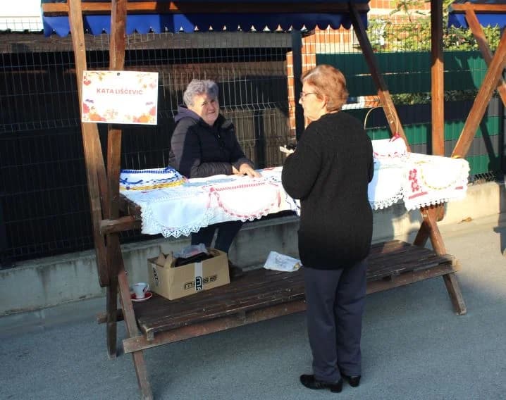 GRADSKA TRŽNICA PLETERNICA: Održane manifestacije Jesenski sajam, 17. Kestenijada i Sajam cvijeća