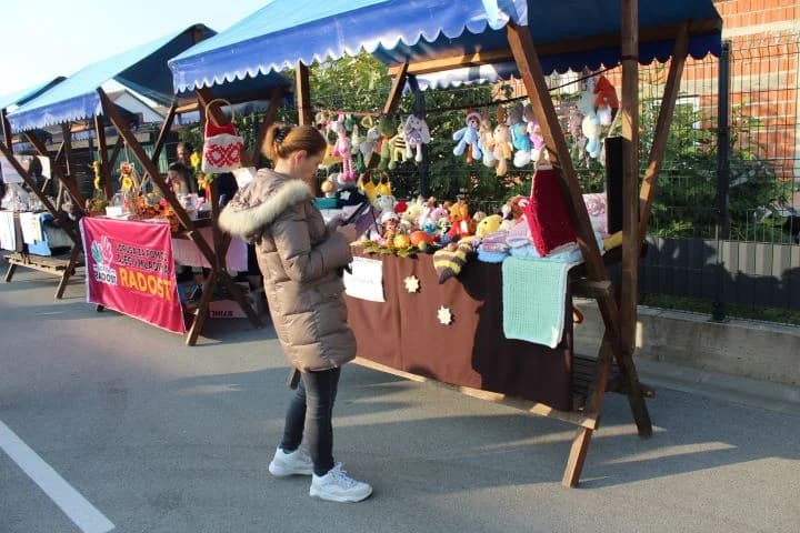 GRADSKA TRŽNICA PLETERNICA: Održane manifestacije Jesenski sajam, 17. Kestenijada i Sajam cvijeća