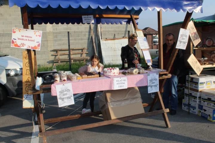 GRADSKA TRŽNICA PLETERNICA: Održane manifestacije Jesenski sajam, 17. Kestenijada i Sajam cvijeća