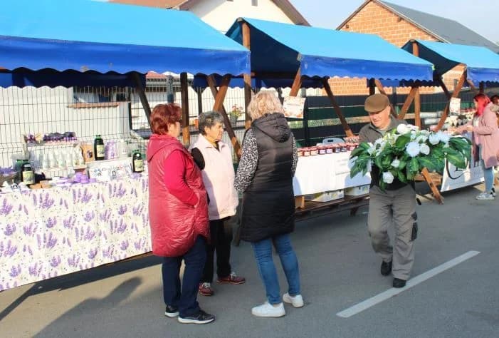 GRADSKA TRŽNICA PLETERNICA: Održane manifestacije Jesenski sajam, 17. Kestenijada i Sajam cvijeća