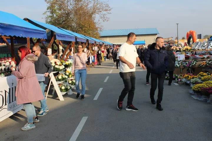 GRADSKA TRŽNICA PLETERNICA: Održane manifestacije Jesenski sajam, 17. Kestenijada i Sajam cvijeća