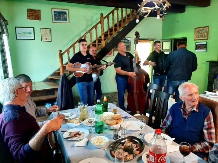 Željezničari umirovljenici proslavili 130. godišnjicu željeznice u Pleternici