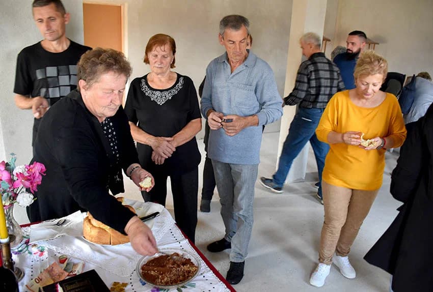PRAVOSLAVNI VJERNICI SLAVILI SVETU PETKU U OLJASIMA: Molili za zdravlje i spas od drugih nevolja