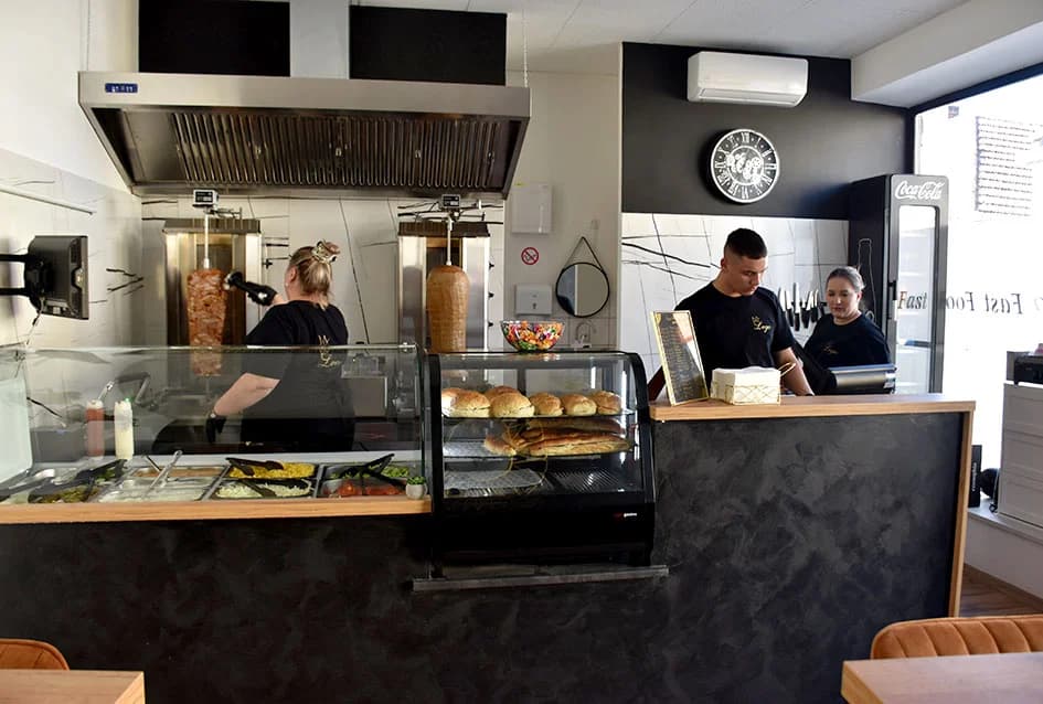 Raznovrsne i slasne delicije u novom FAST FOOD-u u Požegi: Kebab, burgeri, pohana pileća krilca…