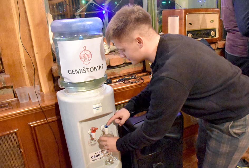 KAPTOLAČKI GEMIŠTOMAT: Aparat za vodu preinačili za točenje gemišta