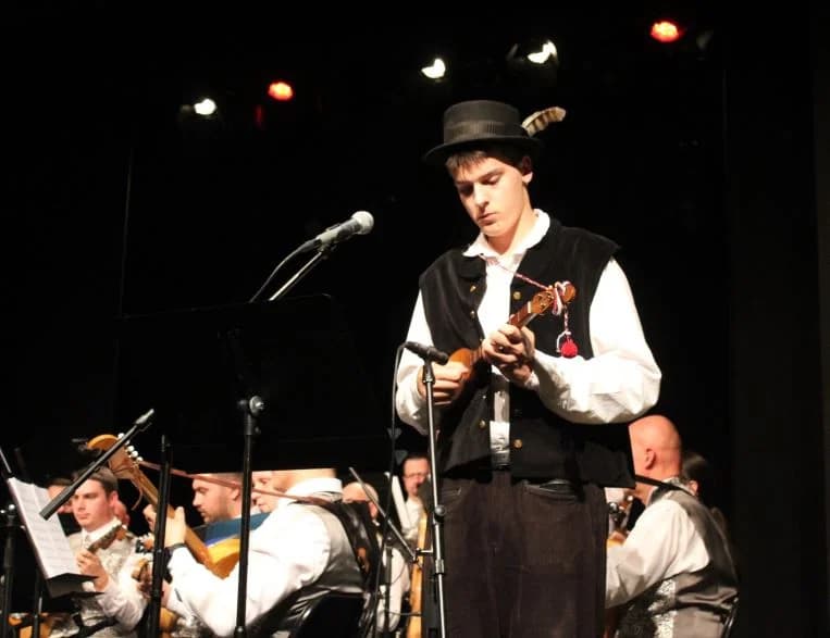 MULTIMEDIJALNA DVORANA TERRA PANONICA: Održan koncert Brodskog tamburaškog orkestra i promoviran spot o bećarcu