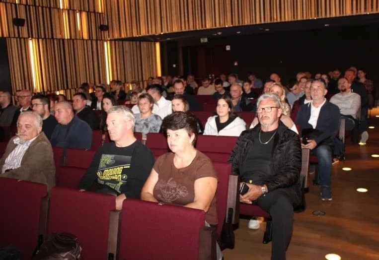 MULTIMEDIJALNA DVORANA TERRA PANONICA: Održan koncert Brodskog tamburaškog orkestra i promoviran spot o bećarcu