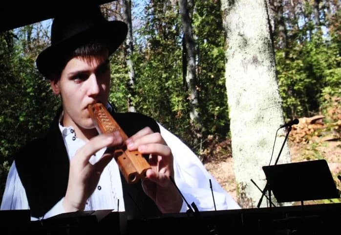 MULTIMEDIJALNA DVORANA TERRA PANONICA: Održan koncert Brodskog tamburaškog orkestra i promoviran spot o bećarcu
