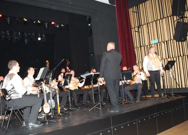 MULTIMEDIJALNA DVORANA TERRA PANONICA: Održan koncert Brodskog tamburaškog orkestra i promoviran spot o bećarcu